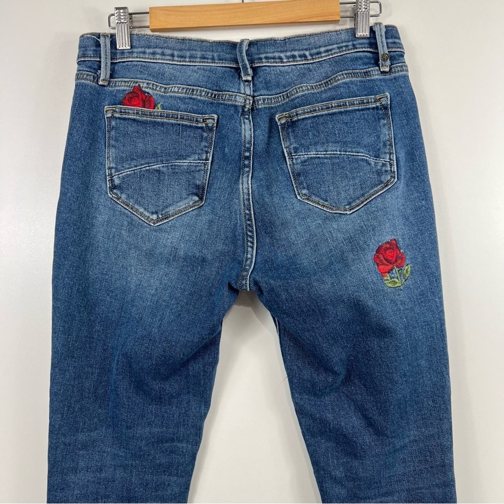 Driftwood Joyce Boho Rose Embroidered Distressed Raw Hem Cropped Jeans Size 26 - Picture 7 of 11